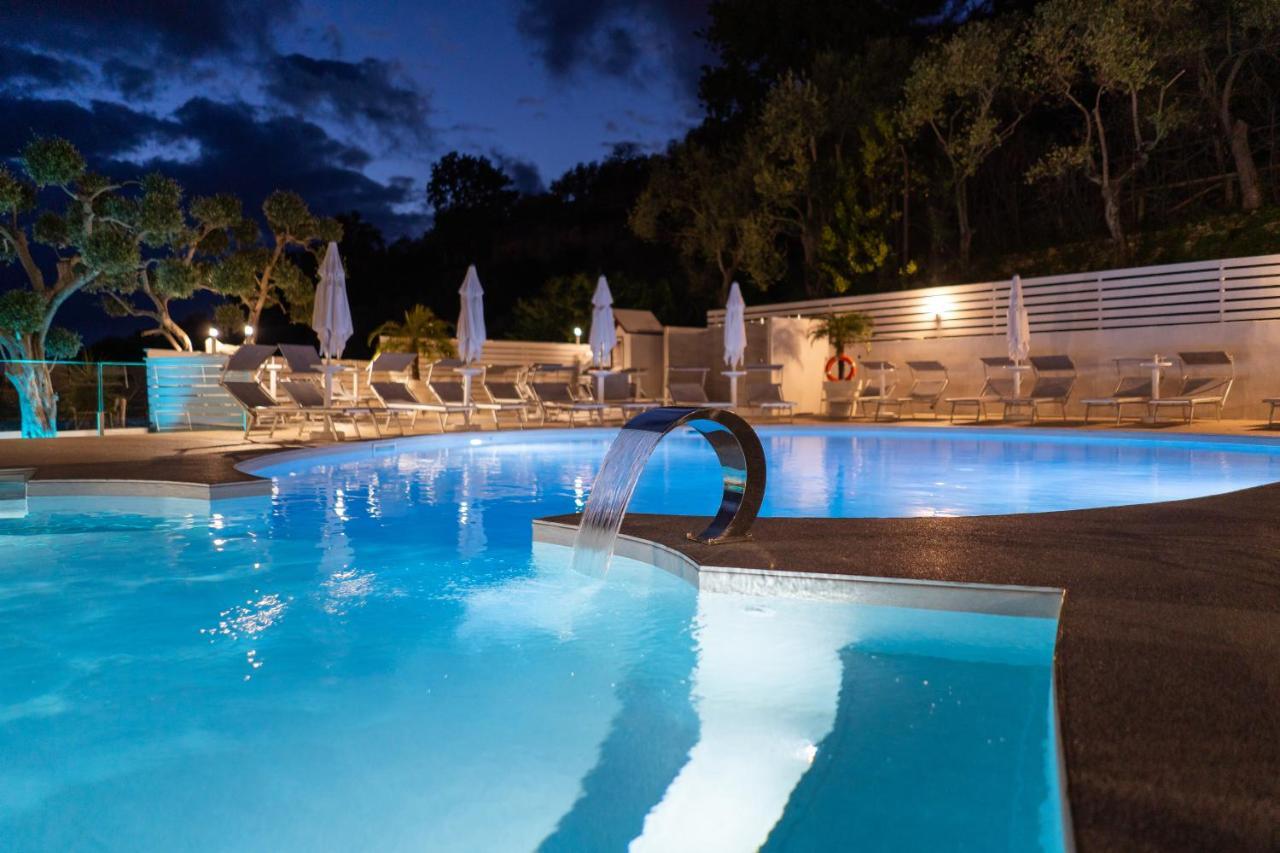 Hotel & Spa Relais Freedom Club マッサ・ルブレンセ エクステリア 写真