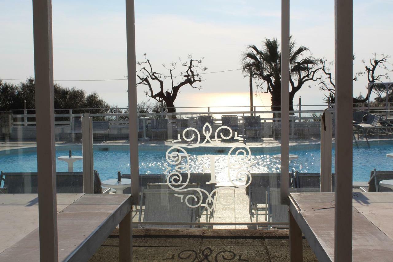Hotel & Spa Relais Freedom Club マッサ・ルブレンセ エクステリア 写真